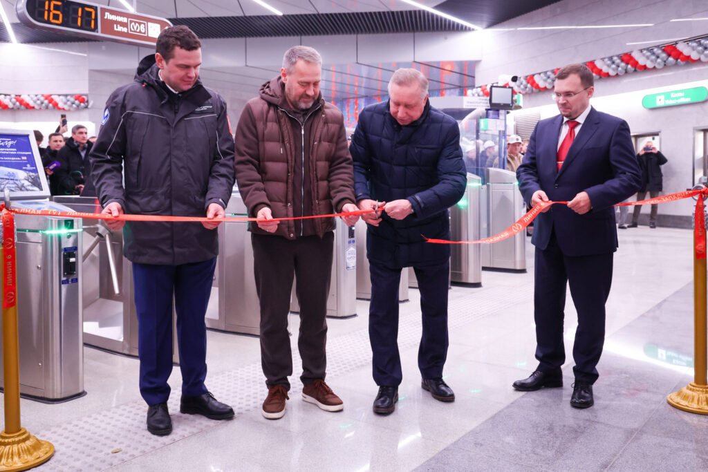 В Санкт-Петербурге открыли две новые станции метро